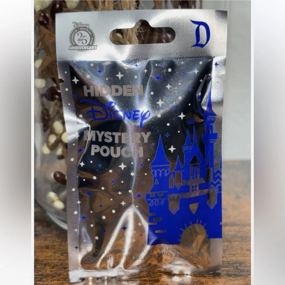 Disneyland 2025 Hidden Mickey Mystery Pack - Snow White 25 Years Pin - Picture 3 of 4